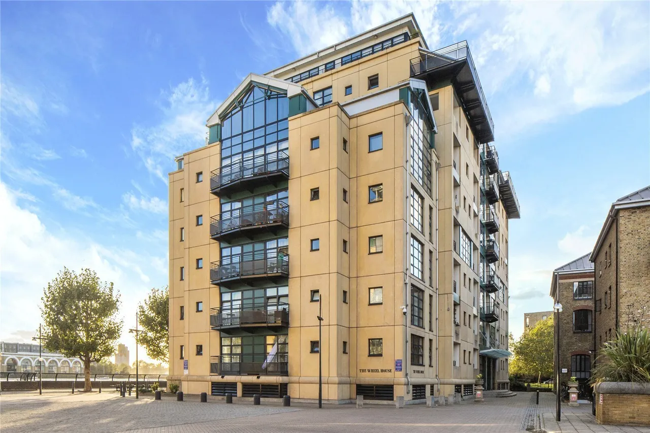 Burrells Wharf Square, London, E14, photo 4