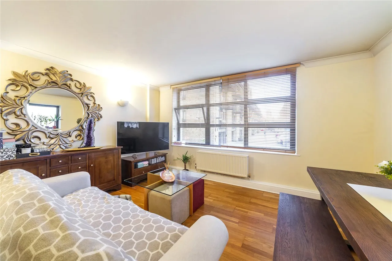 Burrells Wharf Square, London, E14, photo 2