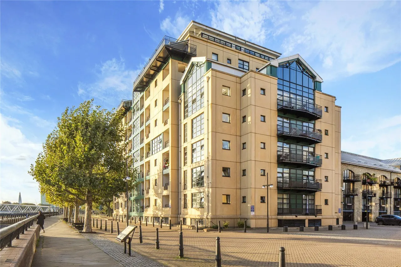 Burrells Wharf Square, London, E14, photo 15