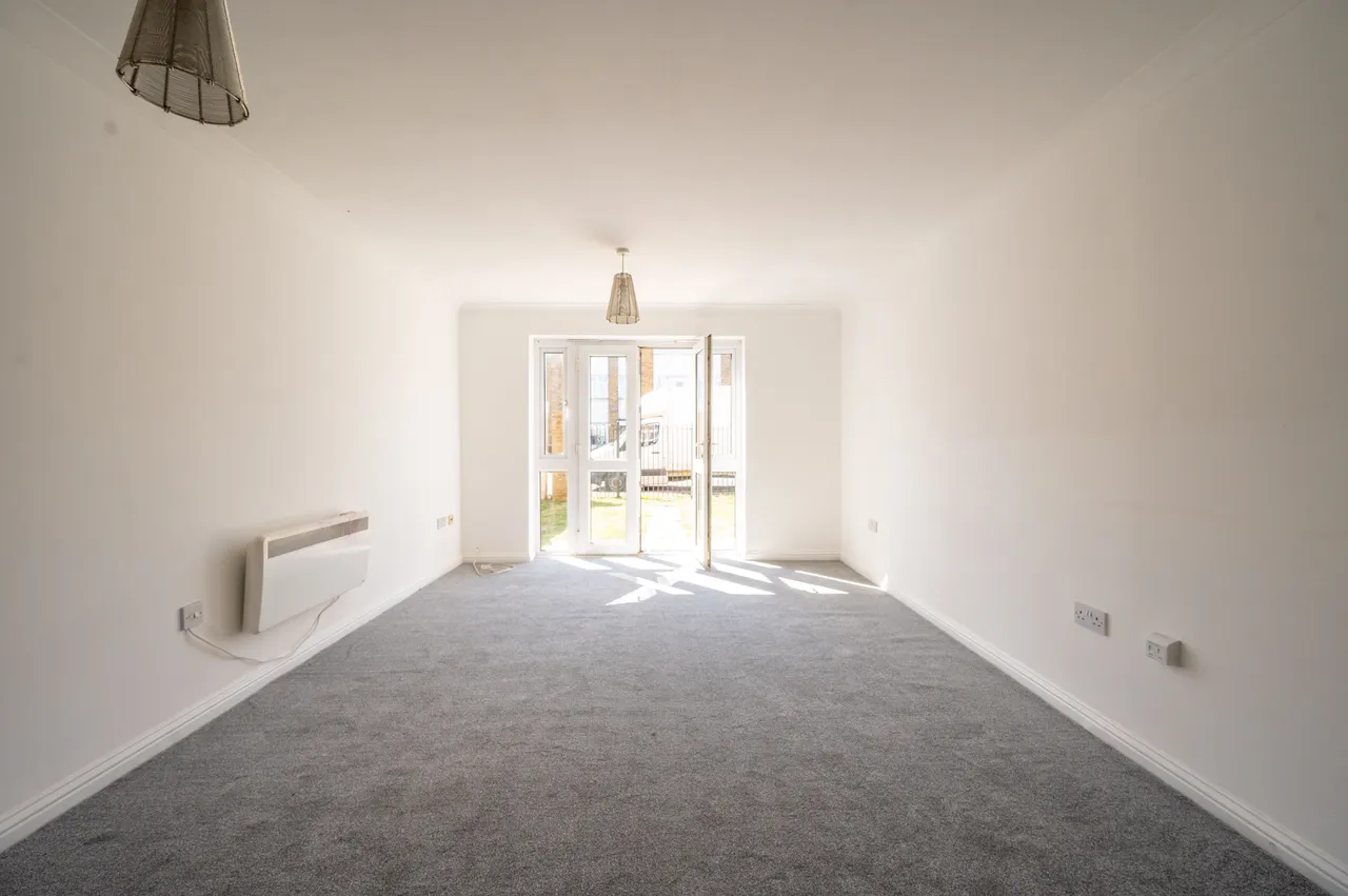 2 bed flat for sale — 6 Luton Road, London