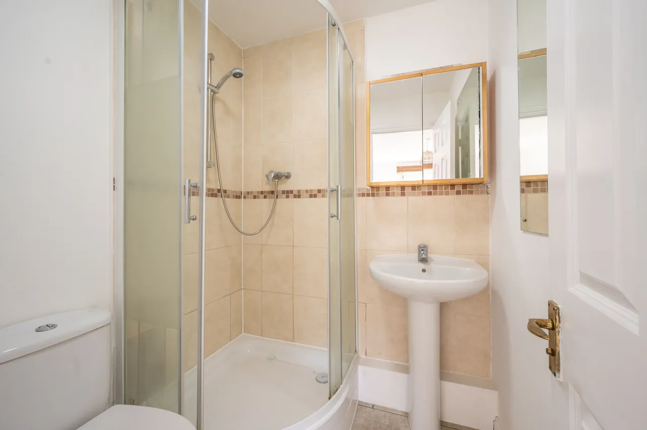 6 Luton Road, London, photo 6