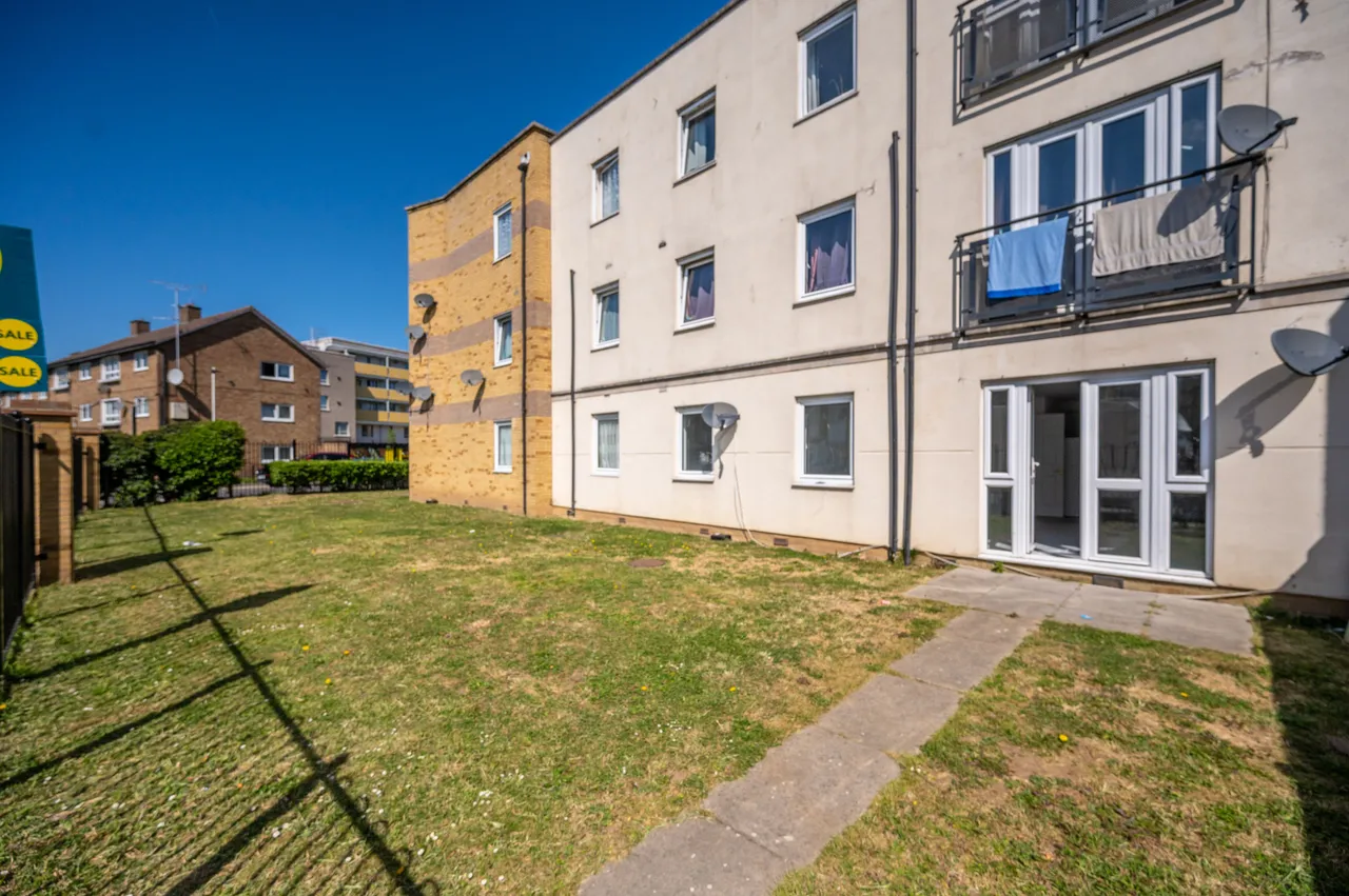 6 Luton Road, London, photo 8