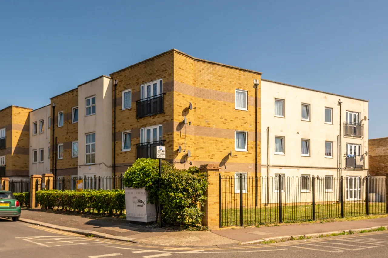 6 Luton Road, London, photo 10