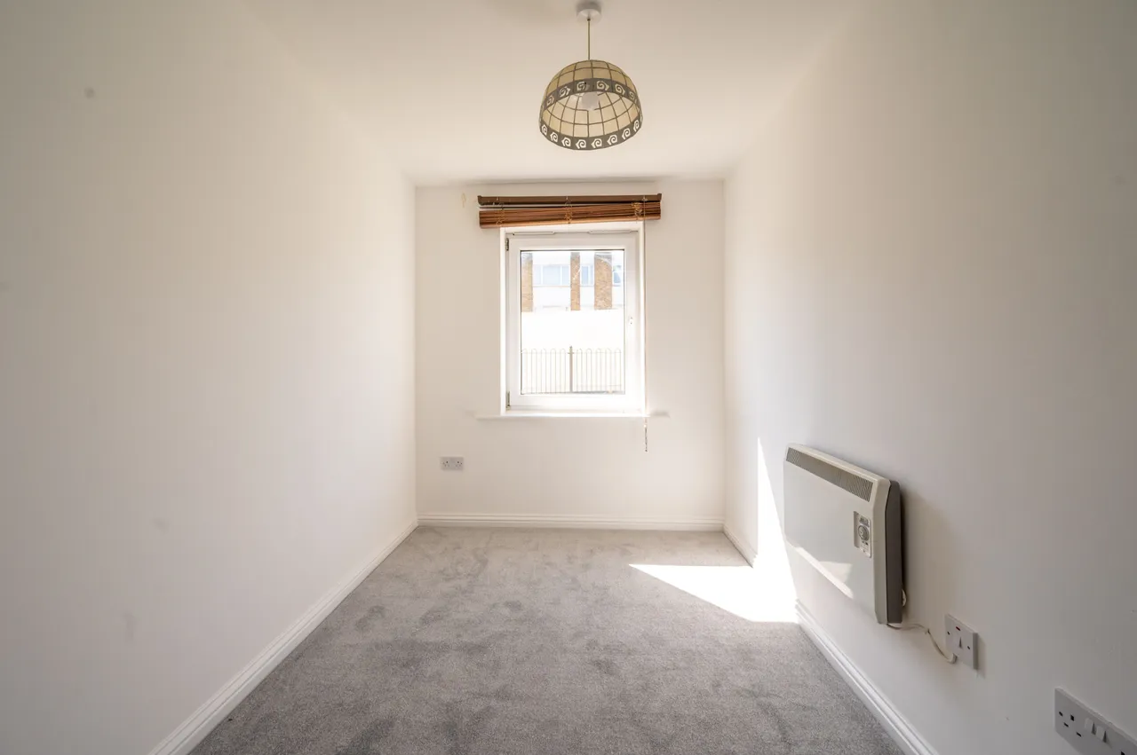 6 Luton Road, London, photo 4