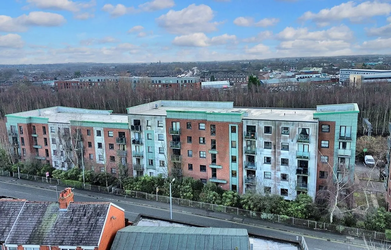1 bed flat for sale — Lower Hall Street, St. Helens, WA10 1GF