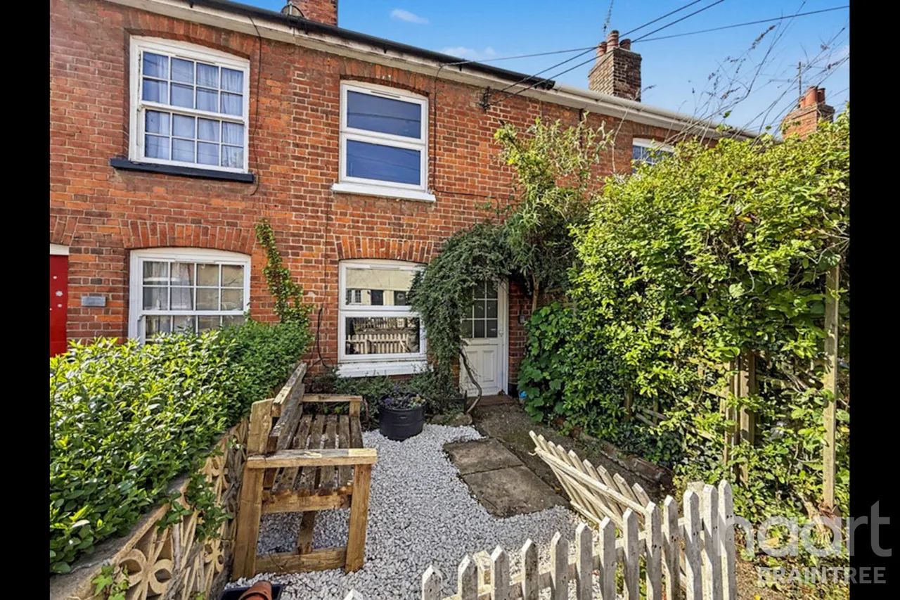 2 bed house to rent, Manor Street, CM7