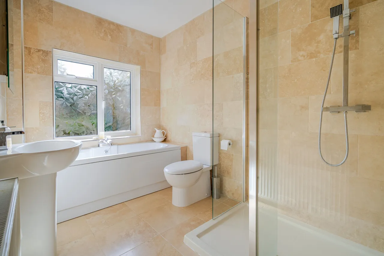 Haw Lane, High Wycombe, HP14, photo 20