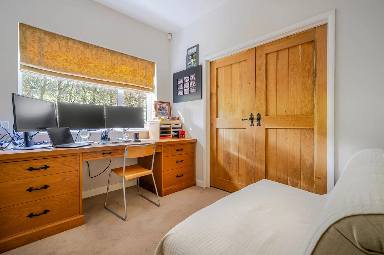 Haw Lane, High Wycombe, HP14, photo 26