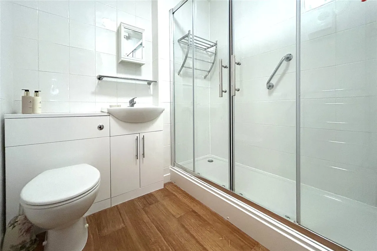 Berry Court, Hook, Hampshire, RG27 9JZ, photo 6