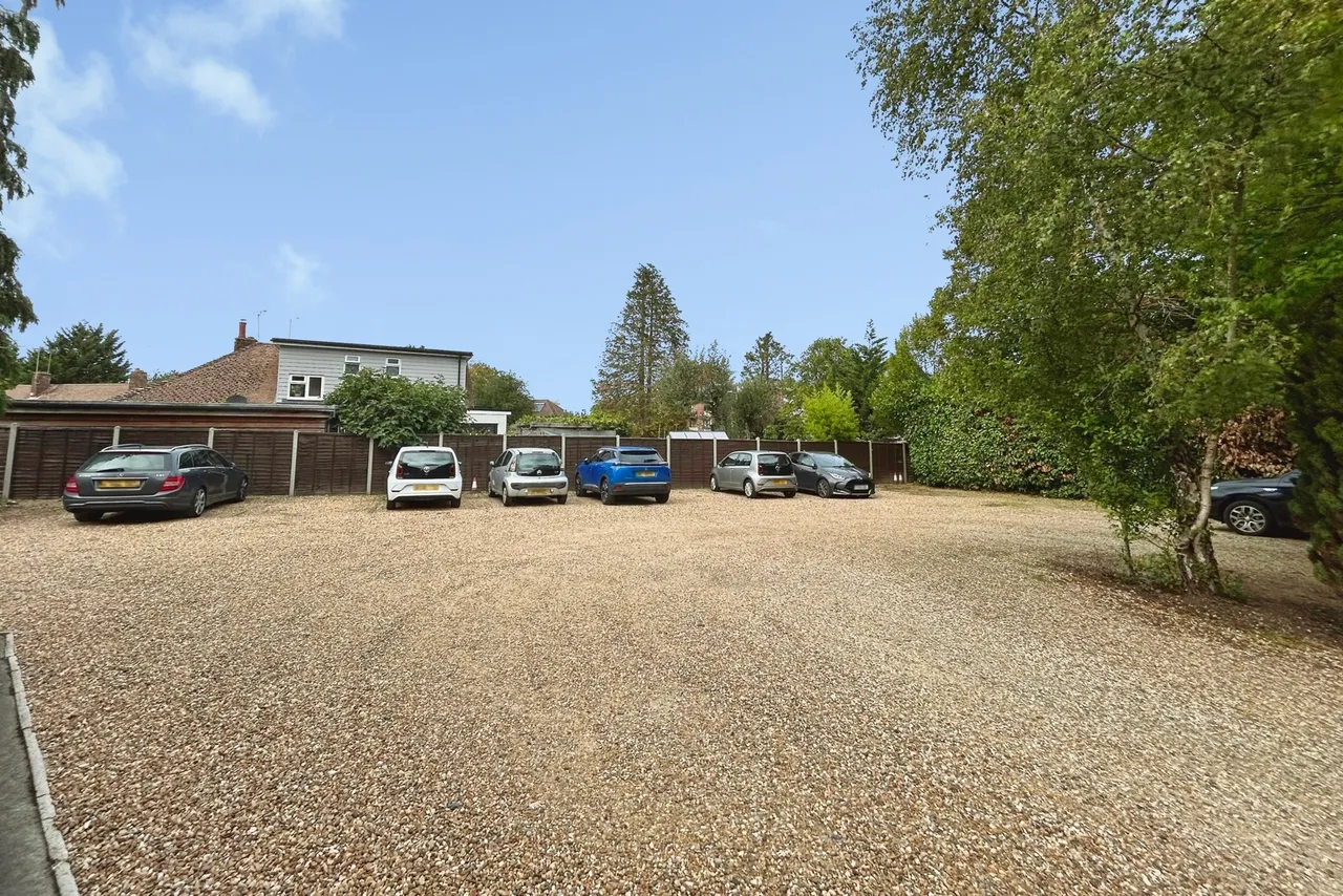 Berry Court, Hook, Hampshire, RG27 9JZ, photo 11