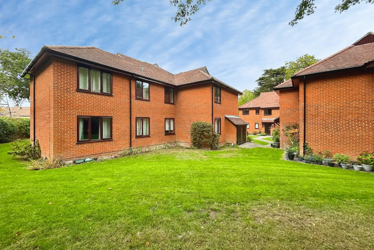 Berry Court, Hook, Hampshire, RG27 9JZ, photo 10