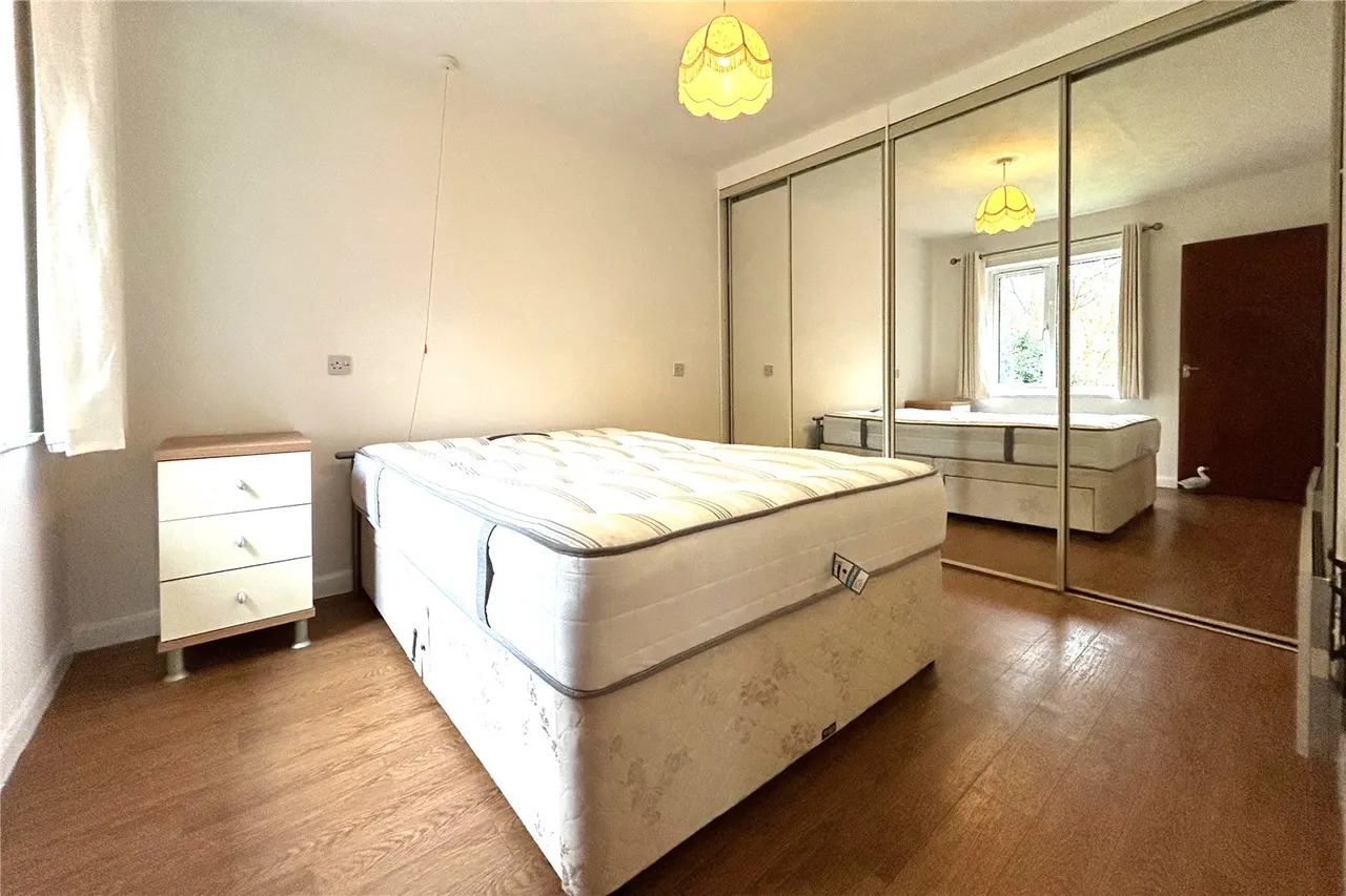 Berry Court, Hook, Hampshire, RG27 9JZ, photo 4