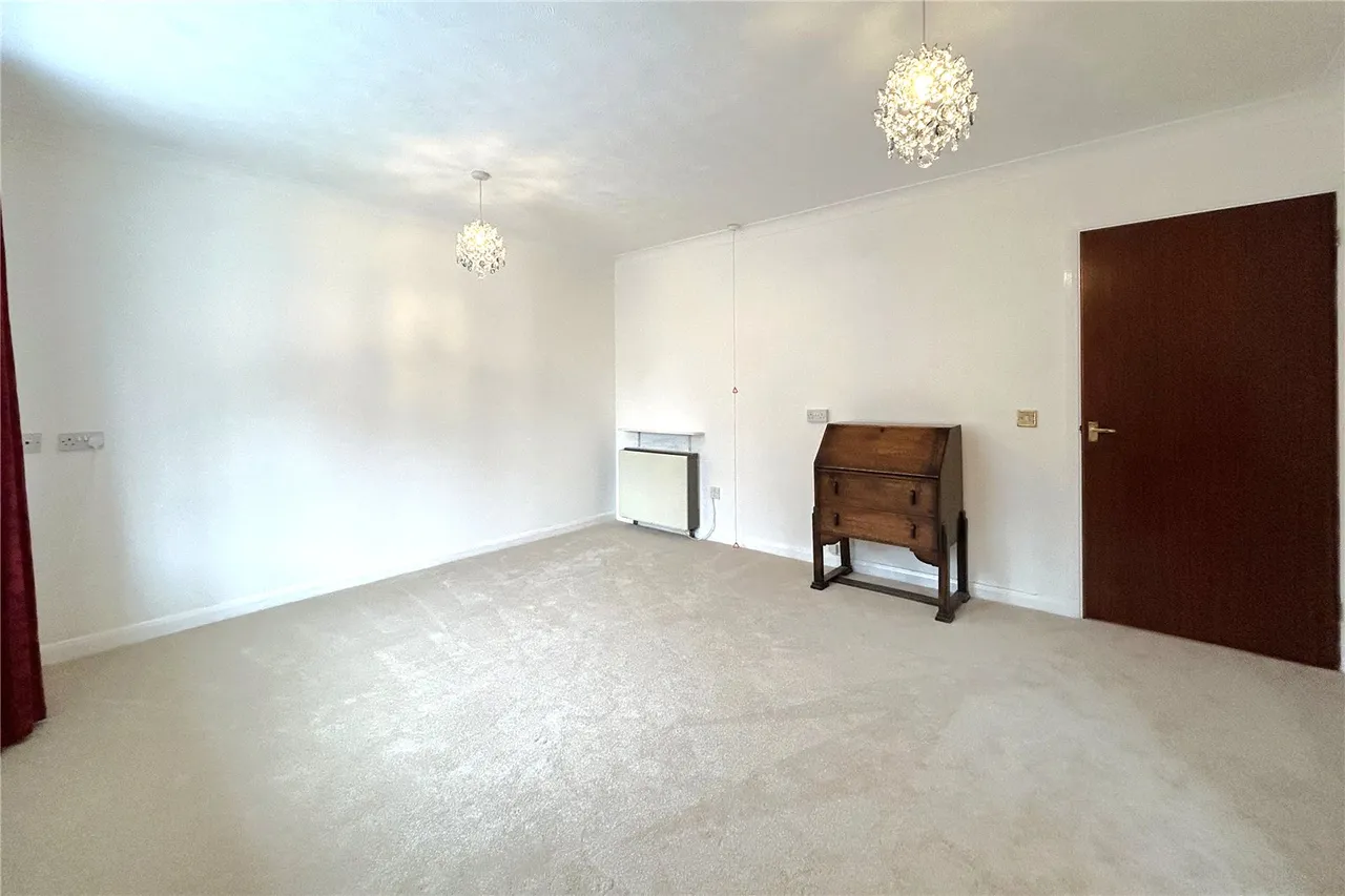 Berry Court, Hook, Hampshire, RG27 9JZ, photo 8