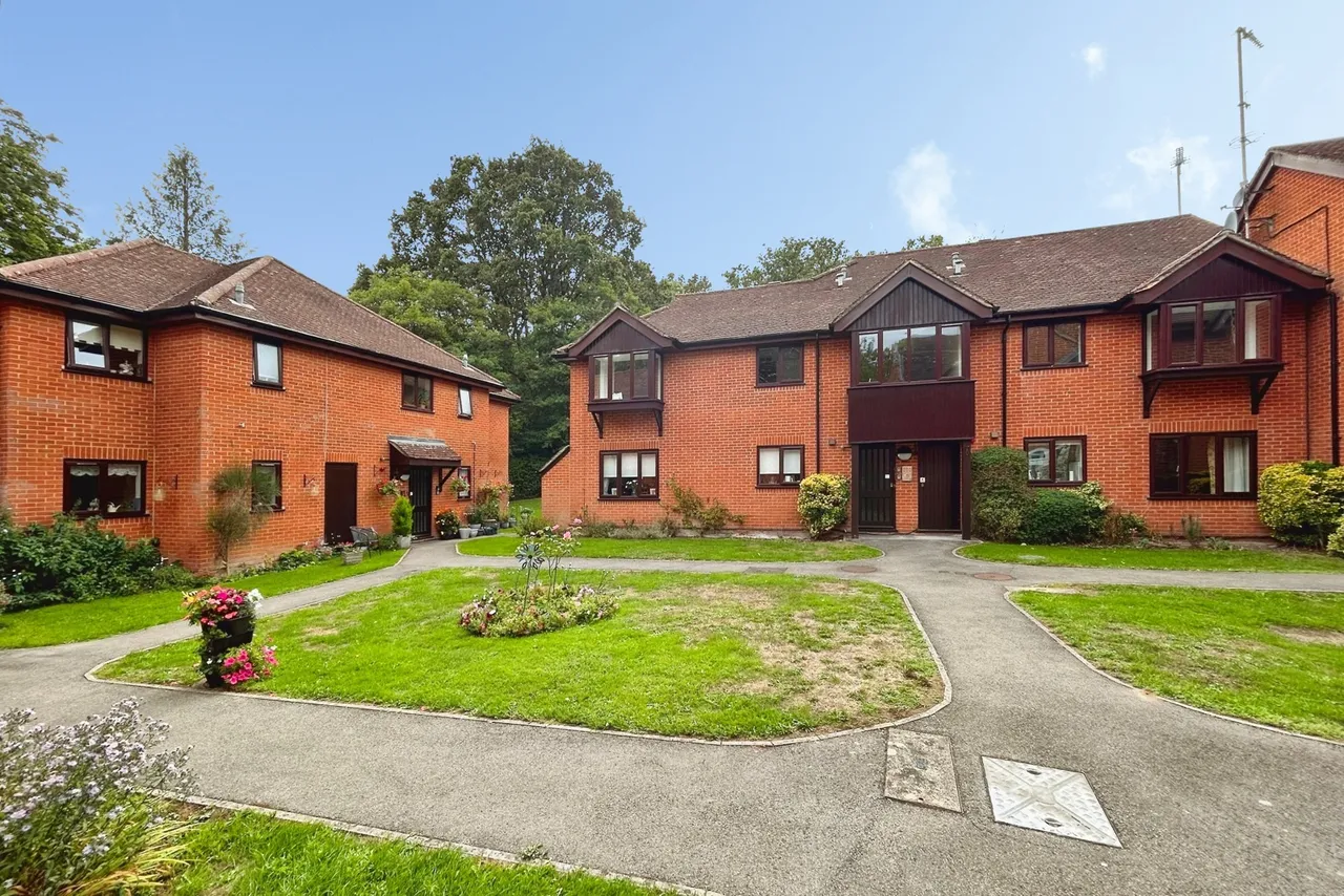 Berry Court, Hook, Hampshire, RG27 9JZ, photo 9
