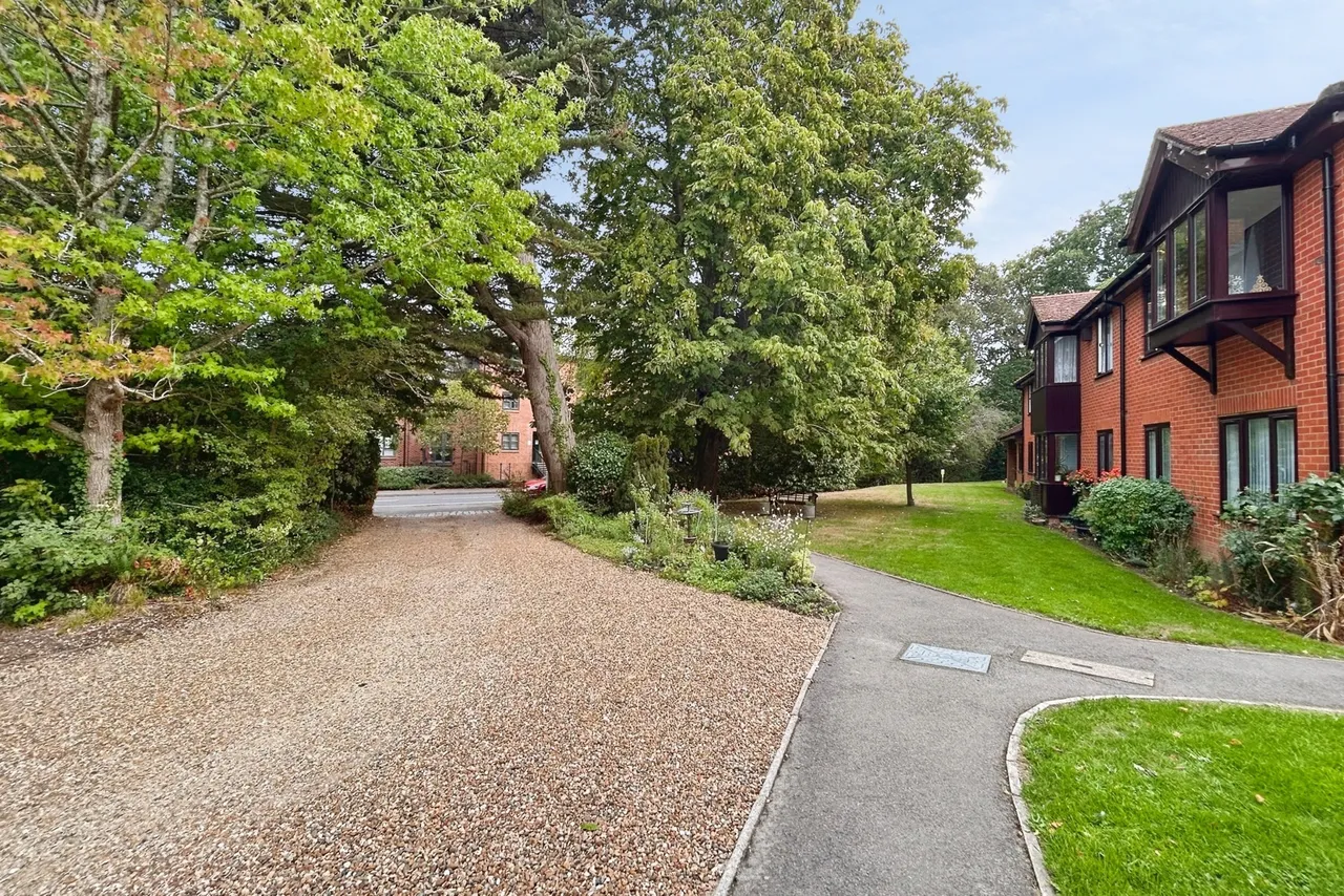Berry Court, Hook, Hampshire, RG27 9JZ, photo 12