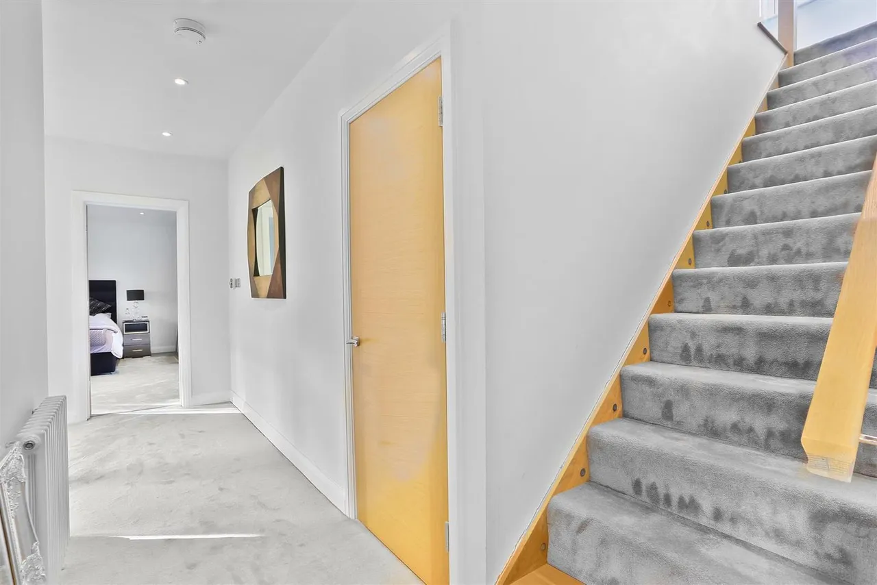 Shirley Avenue, South Cheam, SM2, photo 39