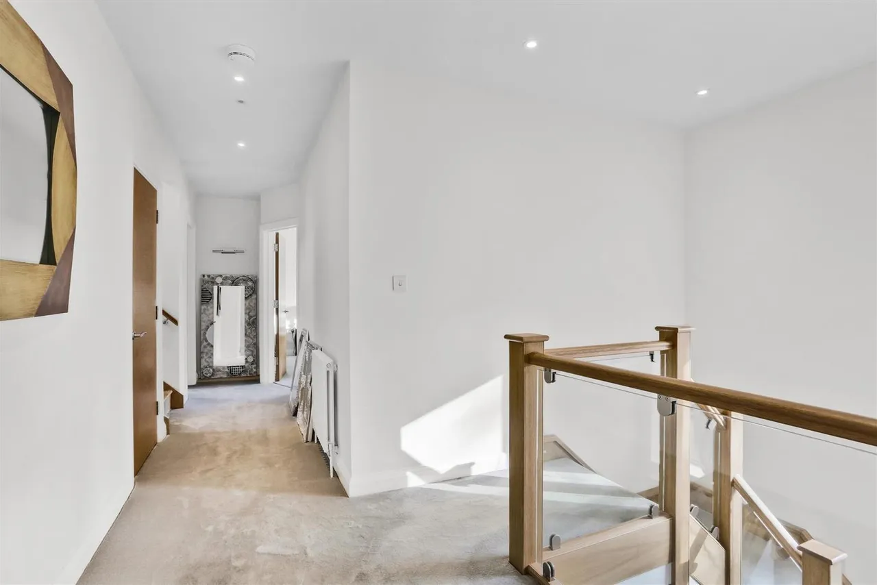 Shirley Avenue, South Cheam, SM2, photo 47