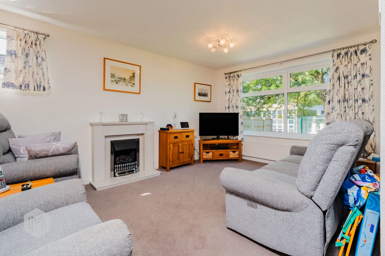 Sabden Close, Bury, BL9 5LR, photo 2