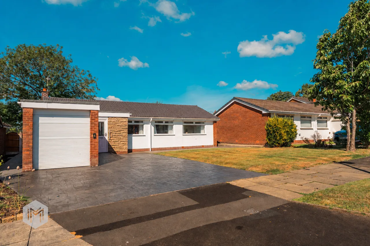 3 bed house for sale — Sabden Close, Bury, BL9 5LR