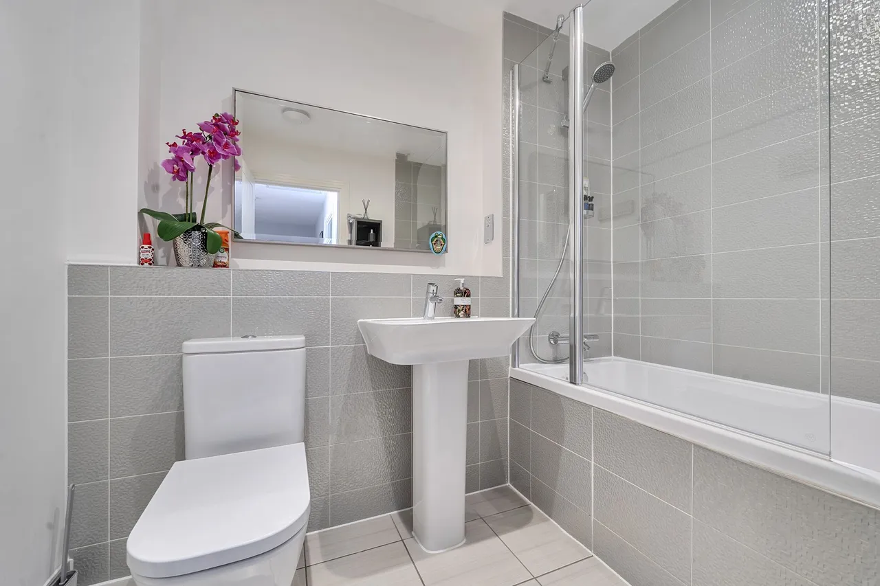 Sir Geoffrey Todd Walk, Kings Drive, GU29, photo 13
