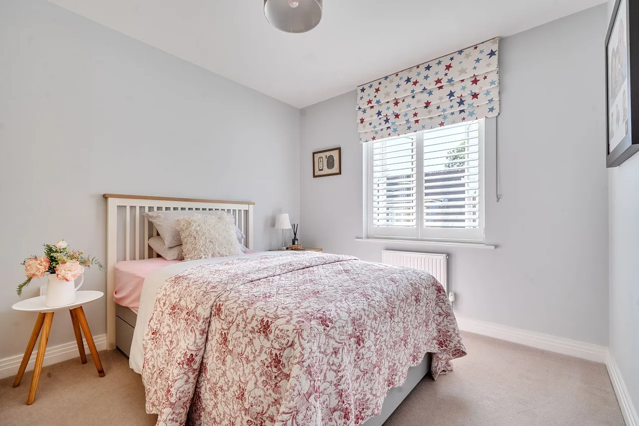 Sir Geoffrey Todd Walk, Kings Drive, GU29, photo 14