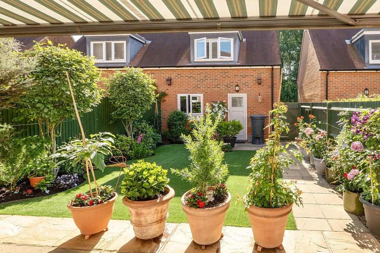 Sir Geoffrey Todd Walk, Kings Drive, GU29, photo 15