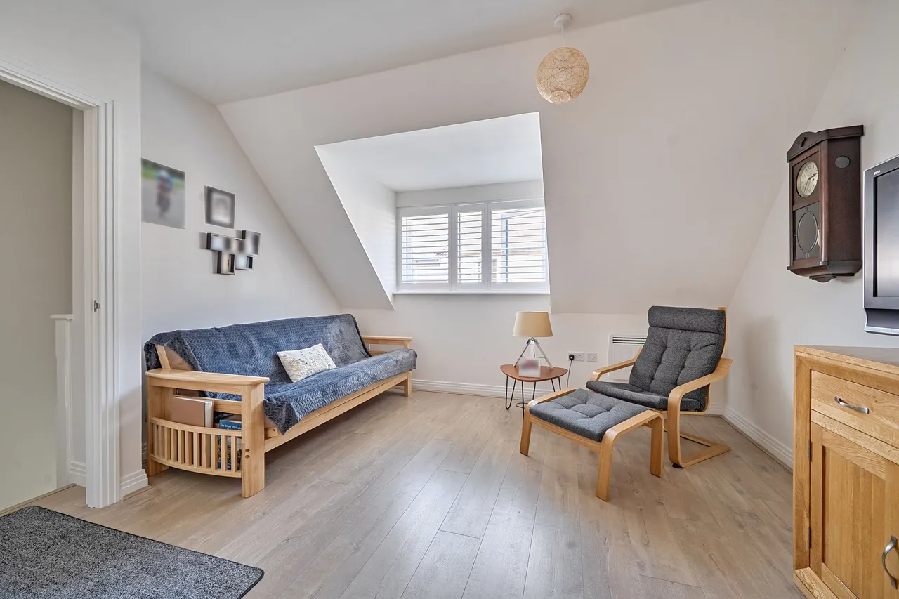 Sir Geoffrey Todd Walk, Kings Drive, GU29, photo 17