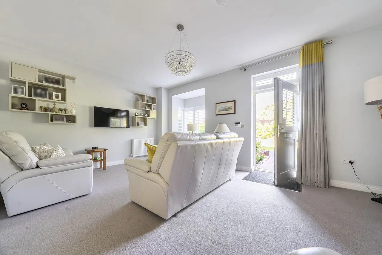 Sir Geoffrey Todd Walk, Kings Drive, GU29, photo 8