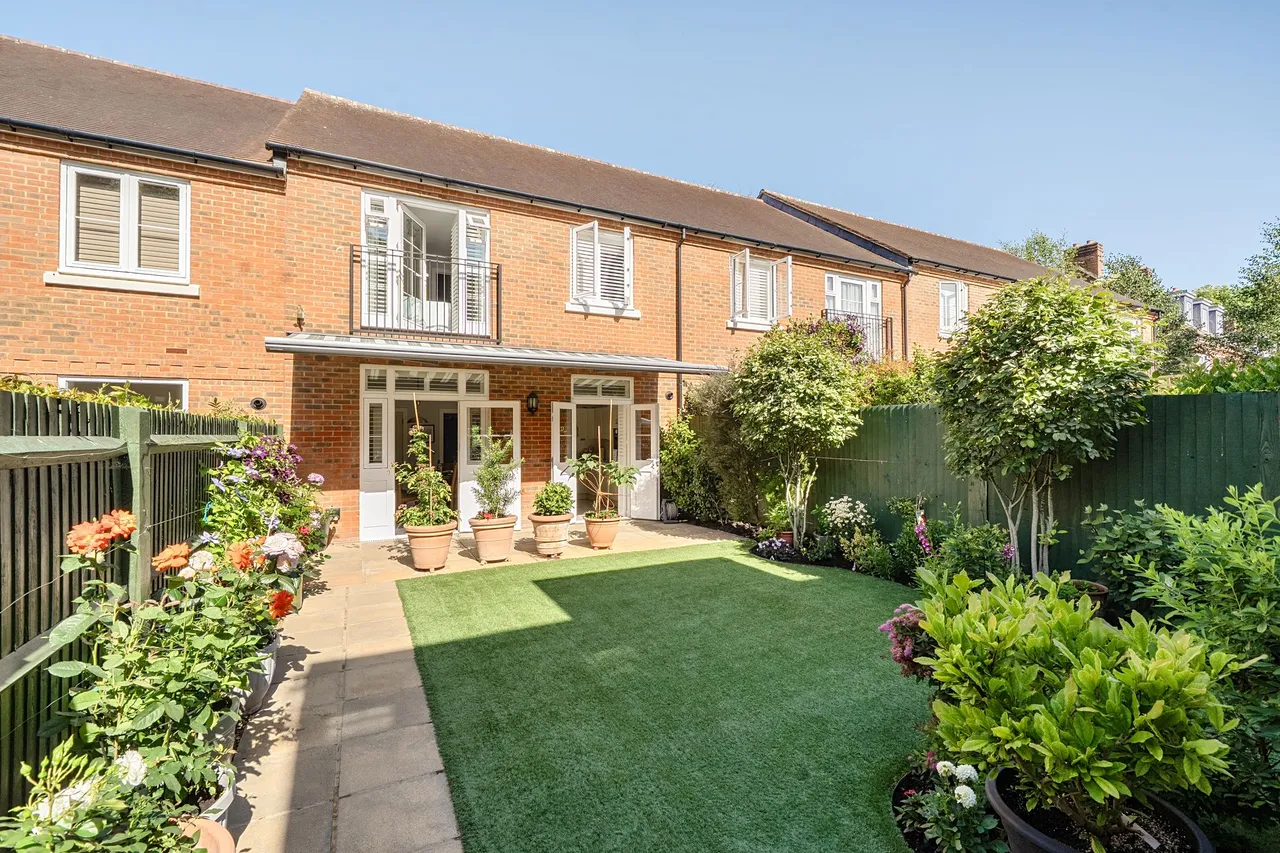 Sir Geoffrey Todd Walk, Kings Drive, GU29, photo 19