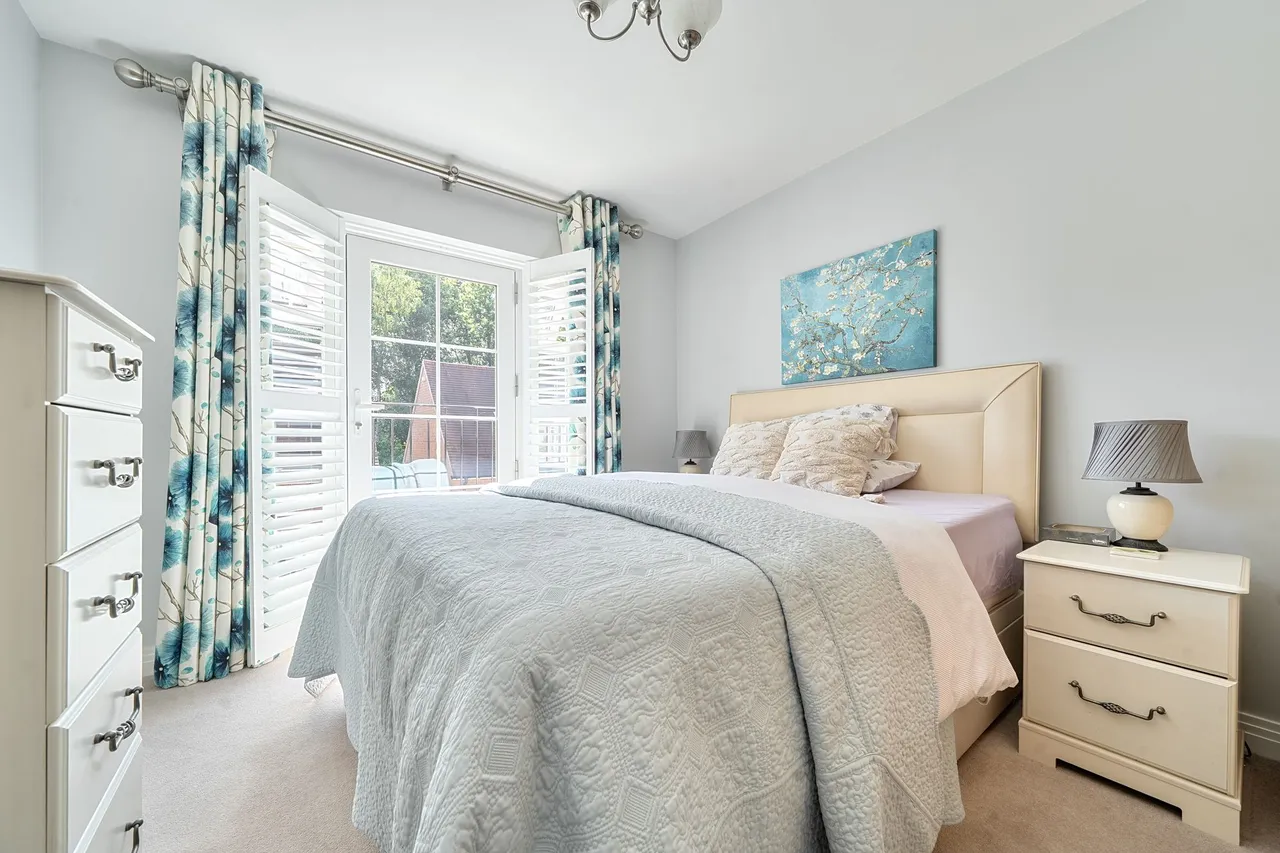 Sir Geoffrey Todd Walk, Kings Drive, GU29, photo 12