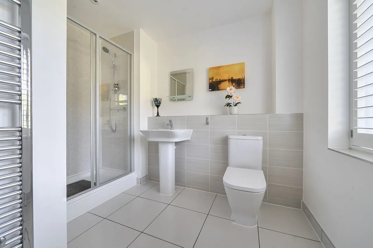 Sir Geoffrey Todd Walk, Kings Drive, GU29, photo 11