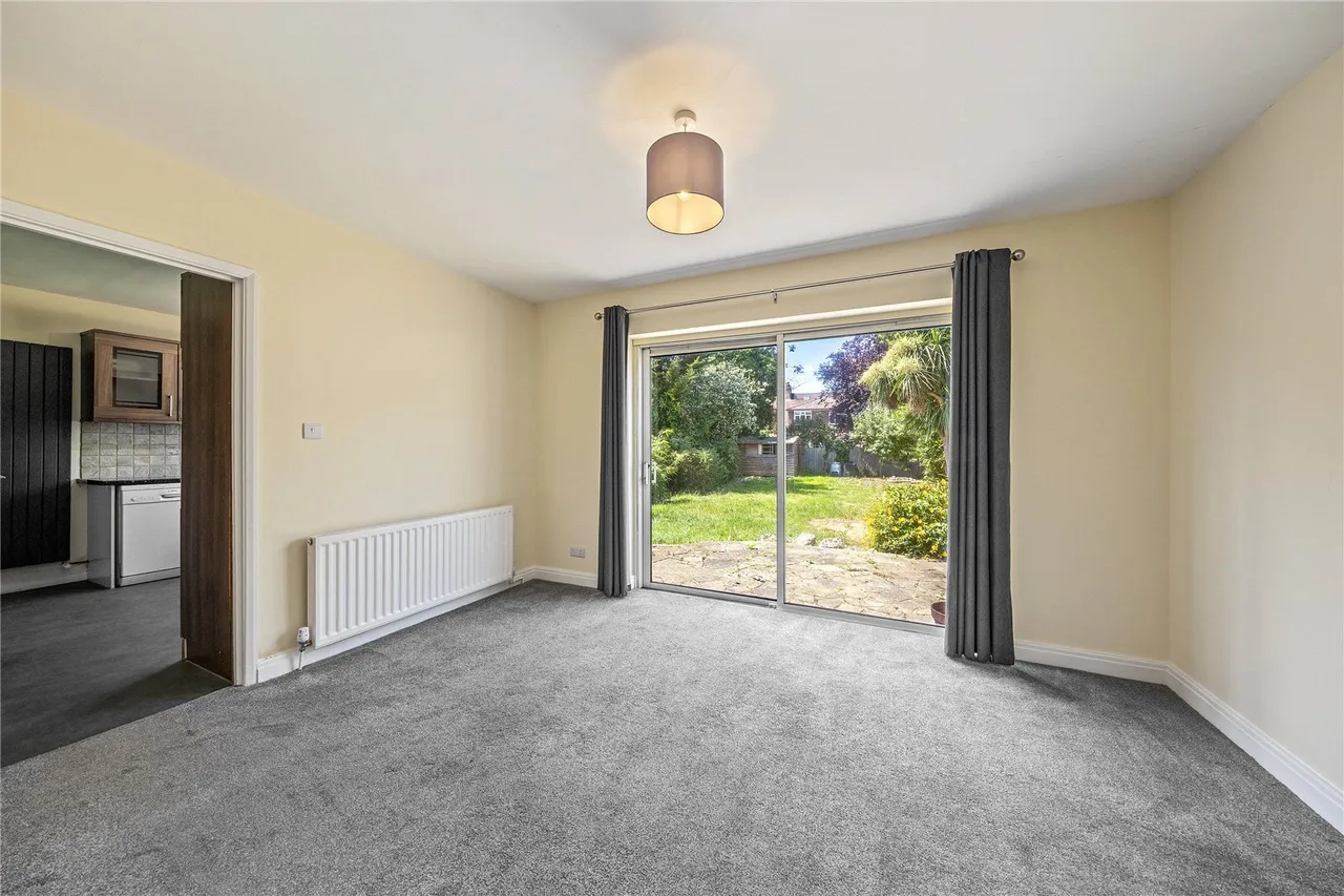 Warwick Close, Hampton, TW12, photo 3