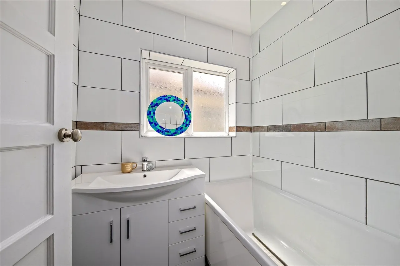 Warwick Close, Hampton, TW12, photo 15