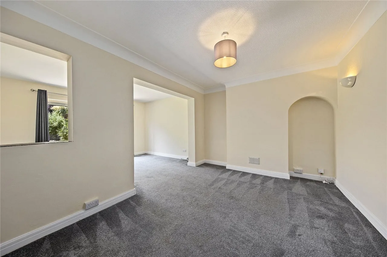 Warwick Close, Hampton, TW12, photo 5