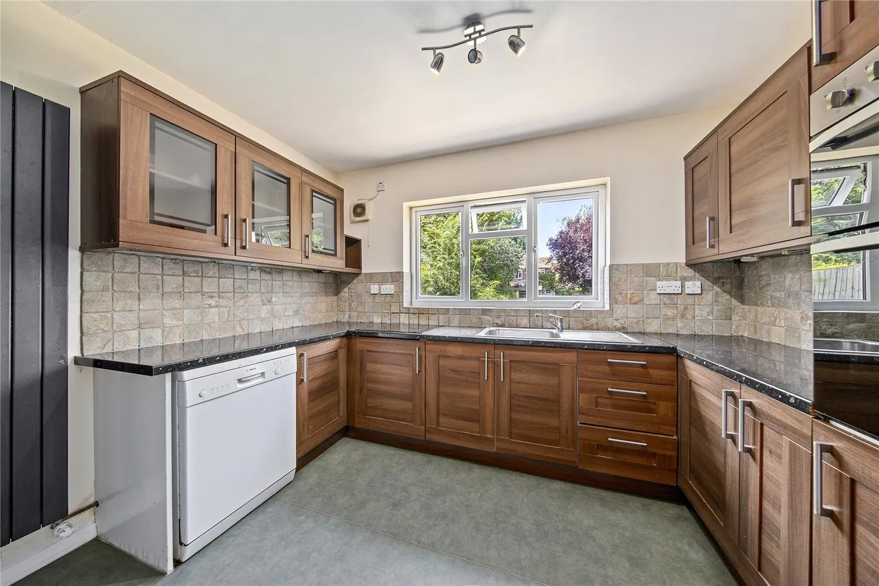 Warwick Close, Hampton, TW12, photo 4