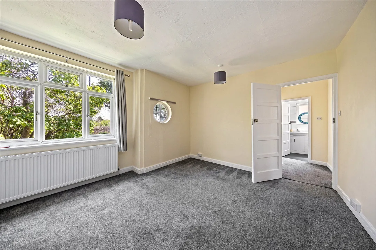 Warwick Close, Hampton, TW12, photo 12