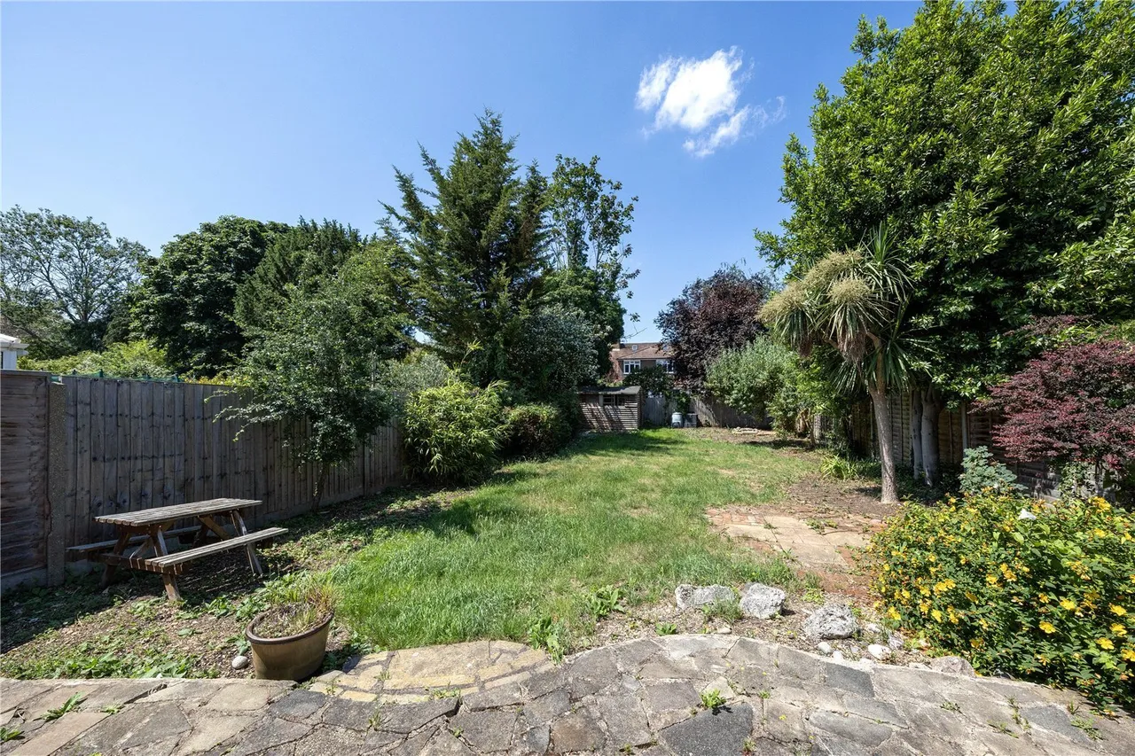 Warwick Close, Hampton, TW12, photo 18