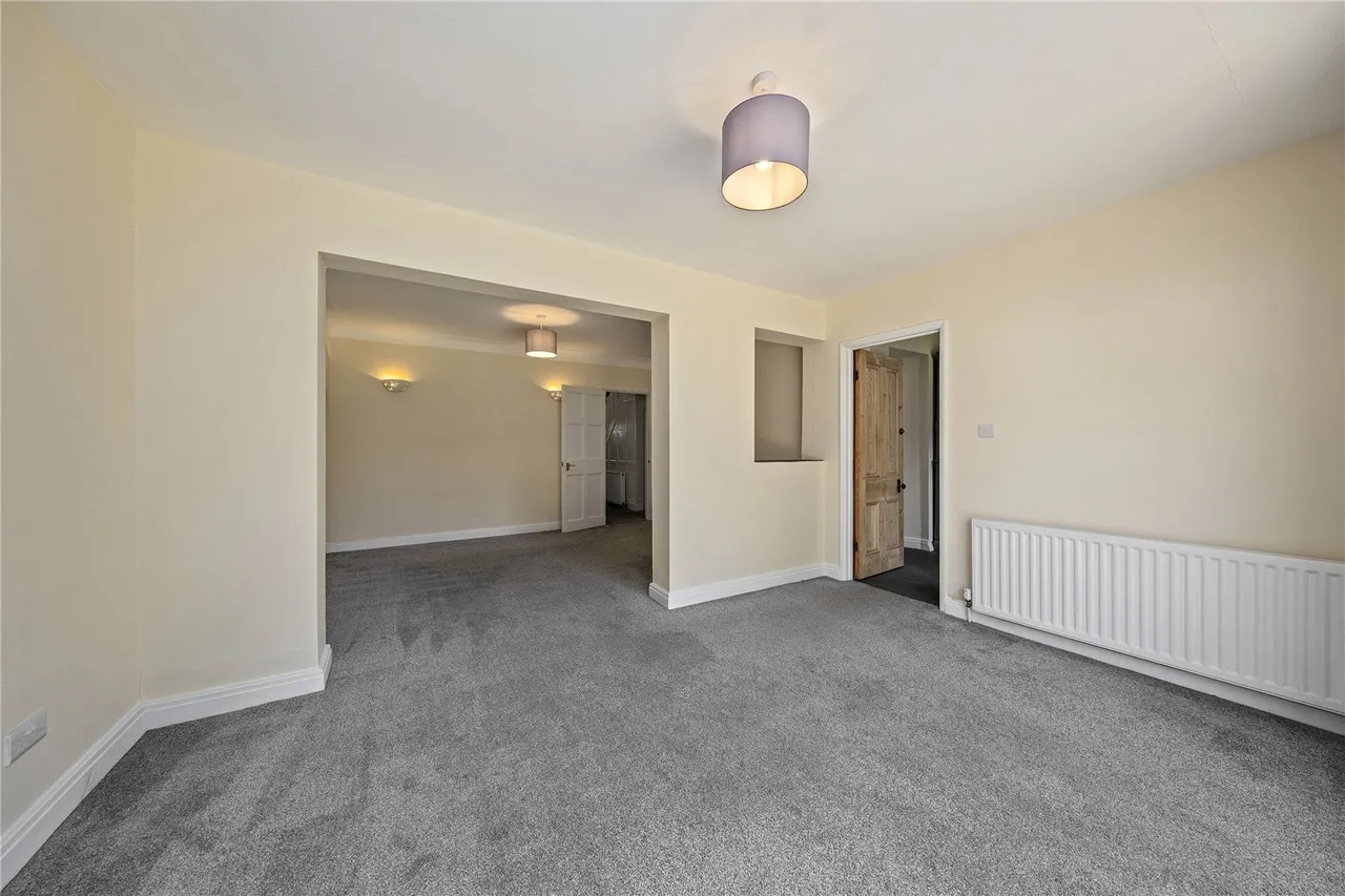 Warwick Close, Hampton, TW12, photo 6