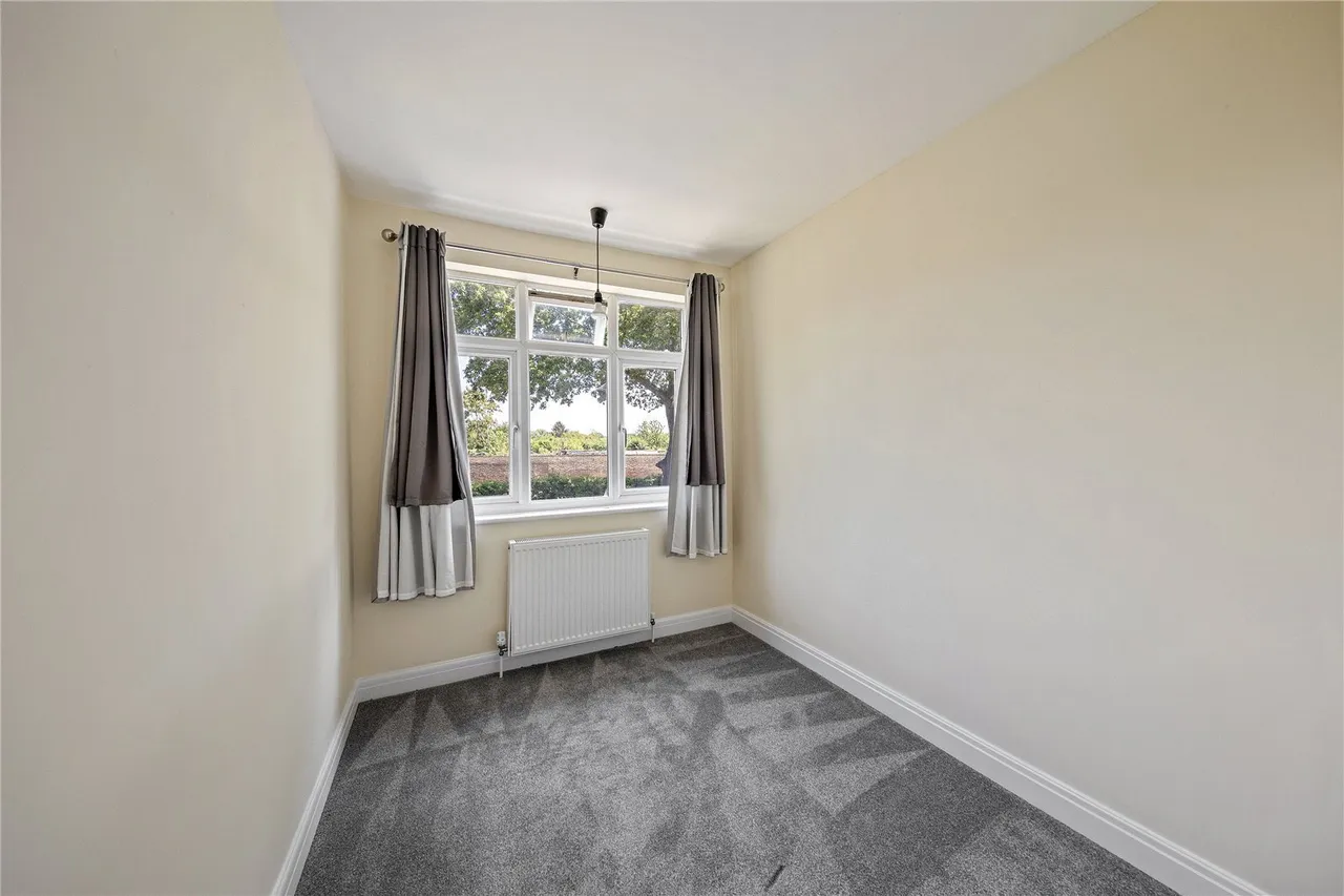 Warwick Close, Hampton, TW12, photo 13