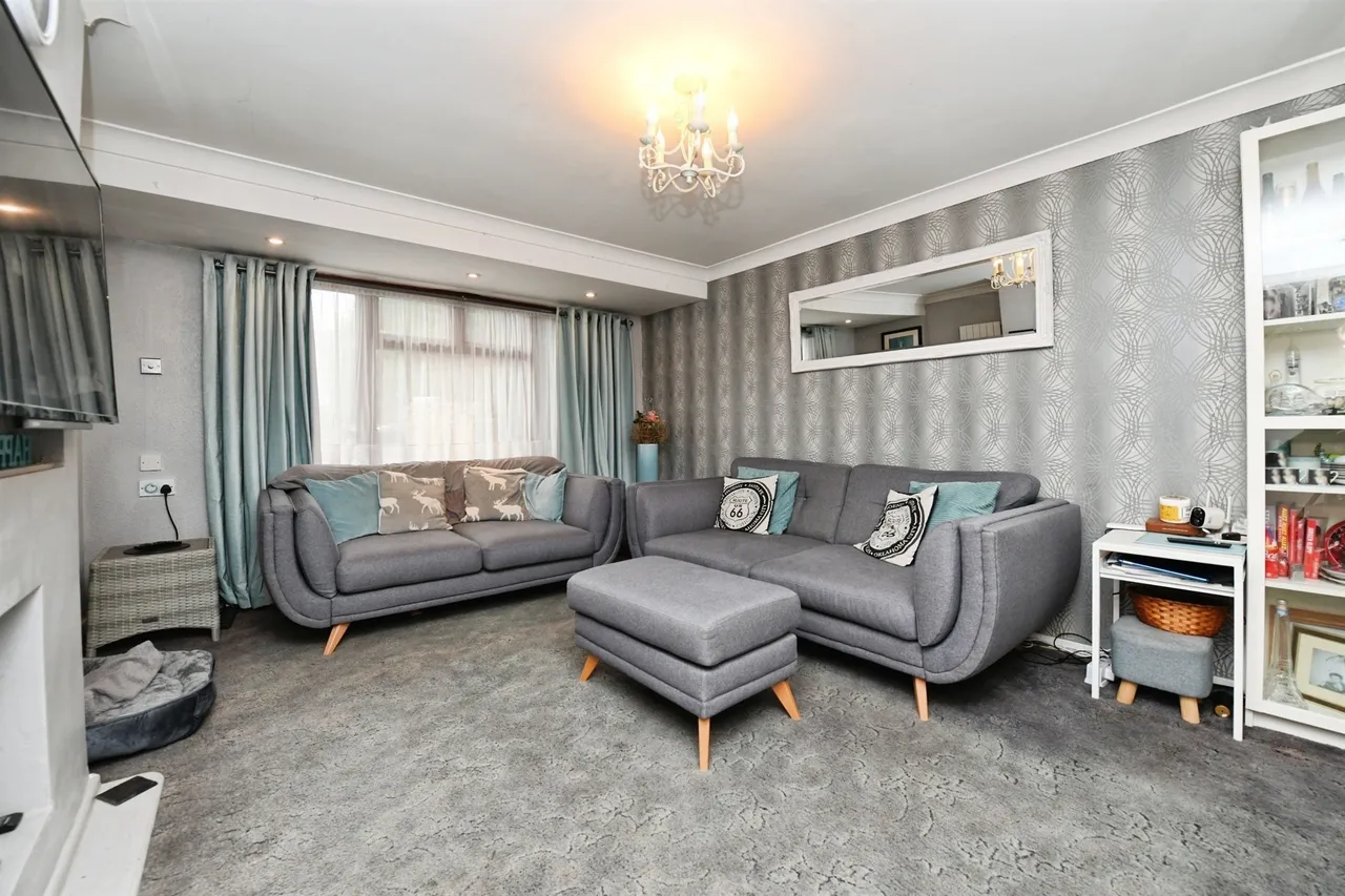 5 bed house for sale — Crown Way, Southminster
