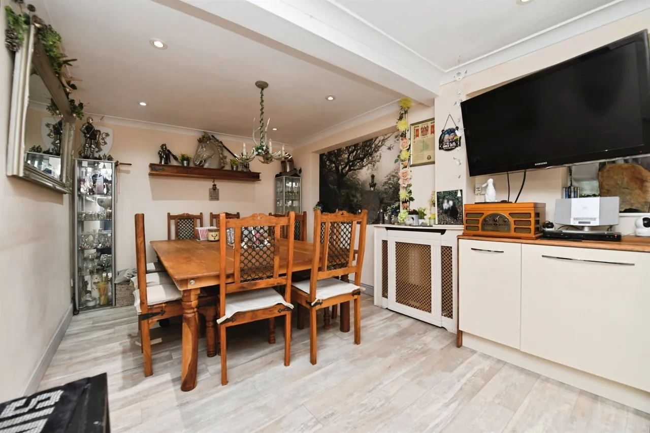 Crown Way, Southminster, photo 6