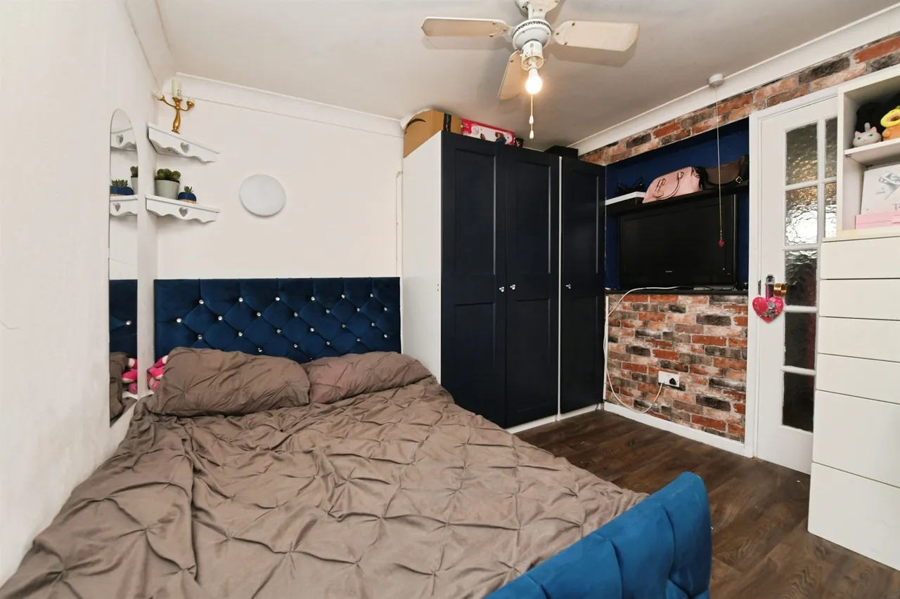 Crown Way, Southminster, photo 12