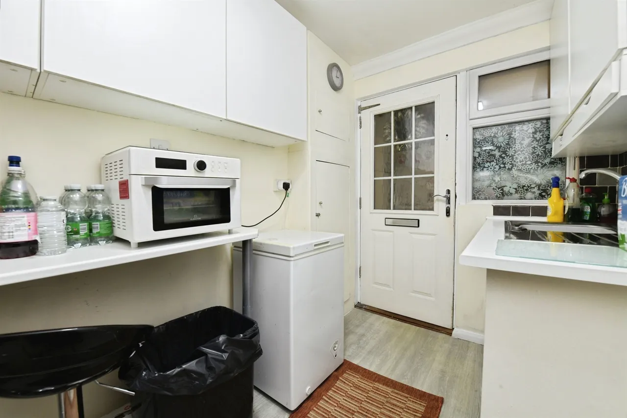 Crown Way, Southminster, photo 9