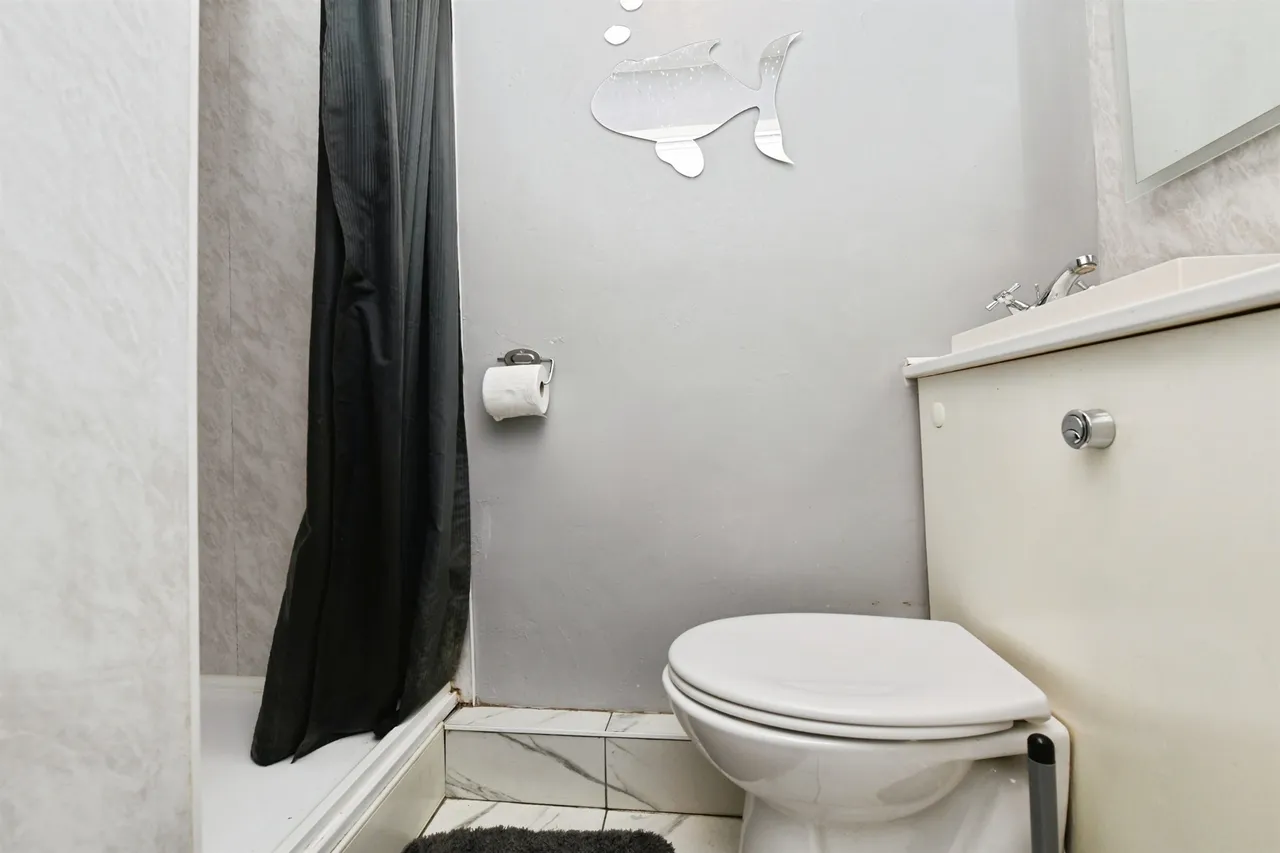 Crown Way, Southminster, photo 11