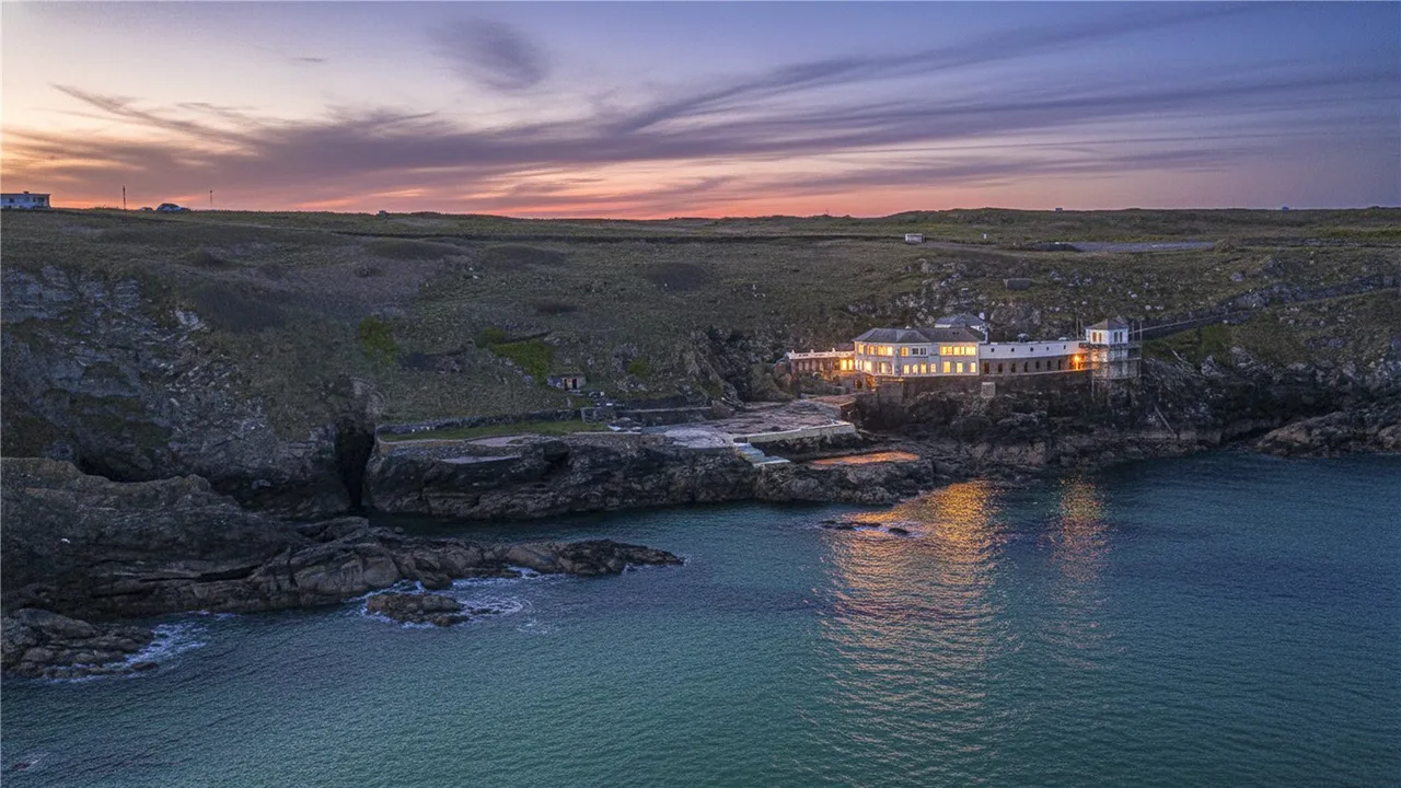 3 bed property for sale, Esplanade Road, Newquay, TR7