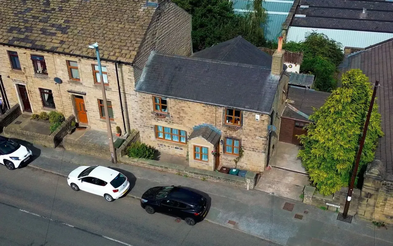 4 bed house for sale — Spring Grove, Clayton West, Huddersfi...