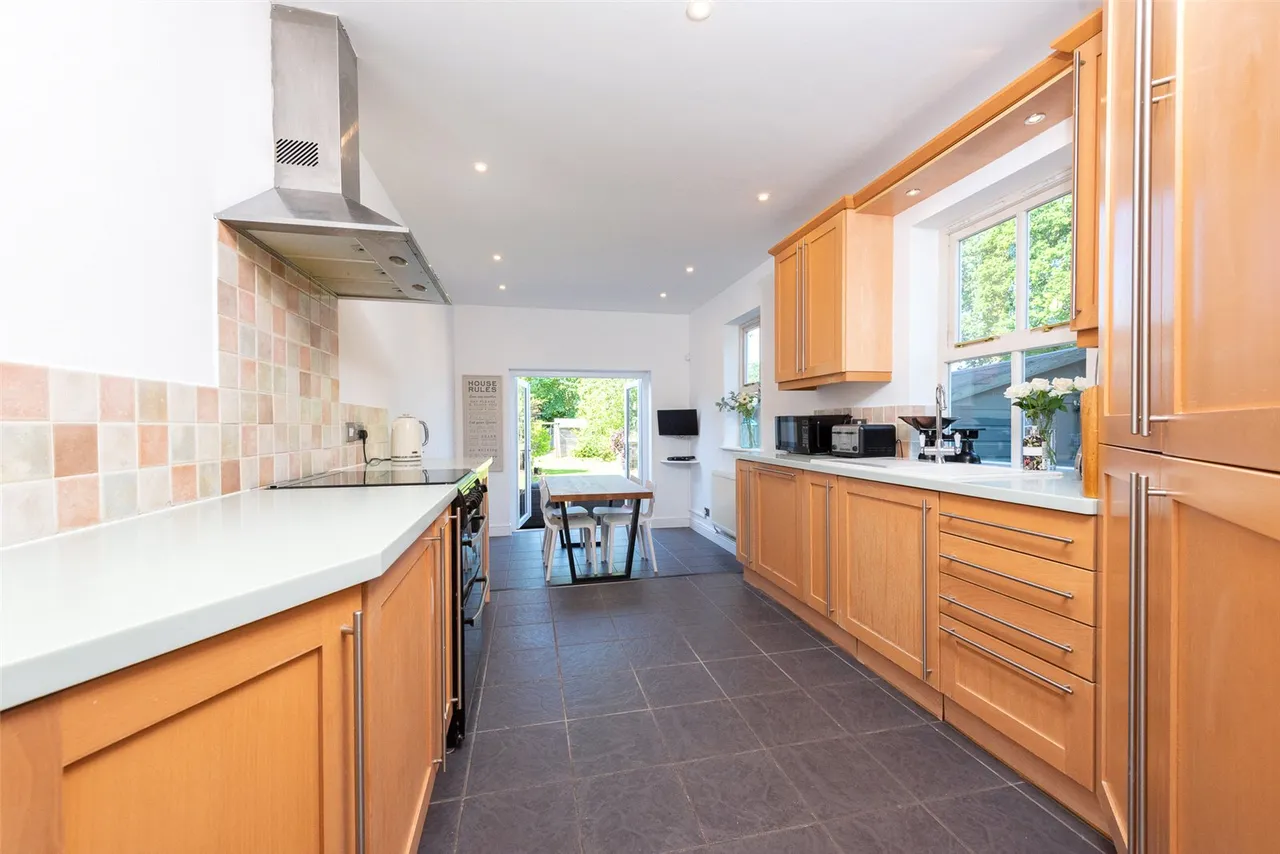 Kings Road, Fleet, Hampshire, GU51 3DU, photo 3