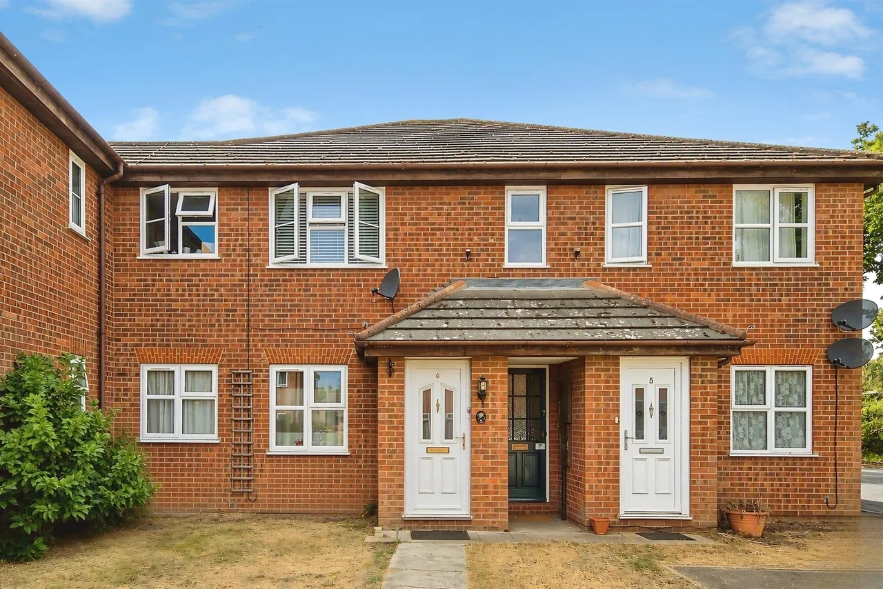 2 bed flat for sale — Tarragona Mews, Colchester