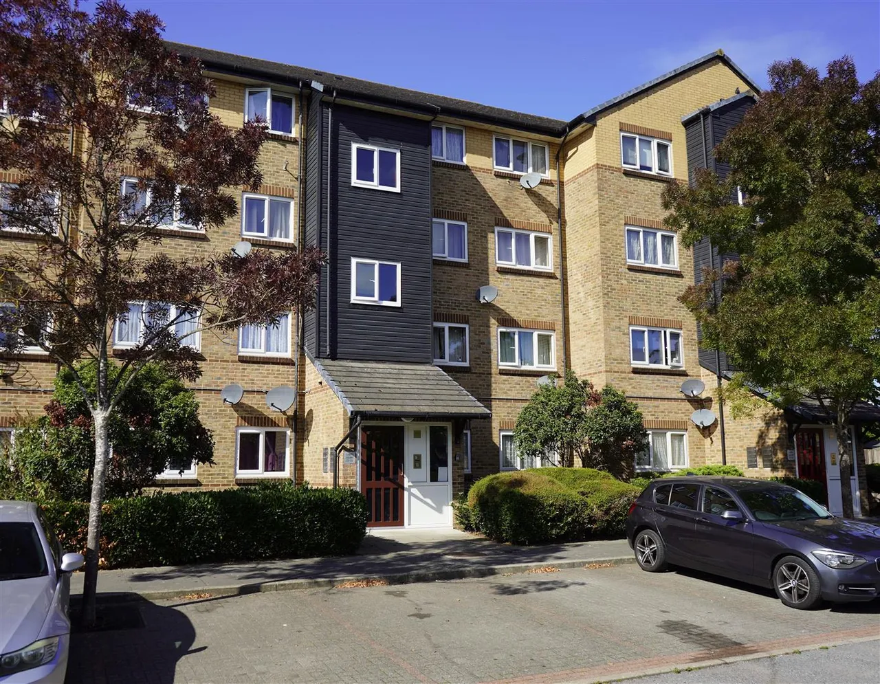 Cubitt Square, Southall, photo 14