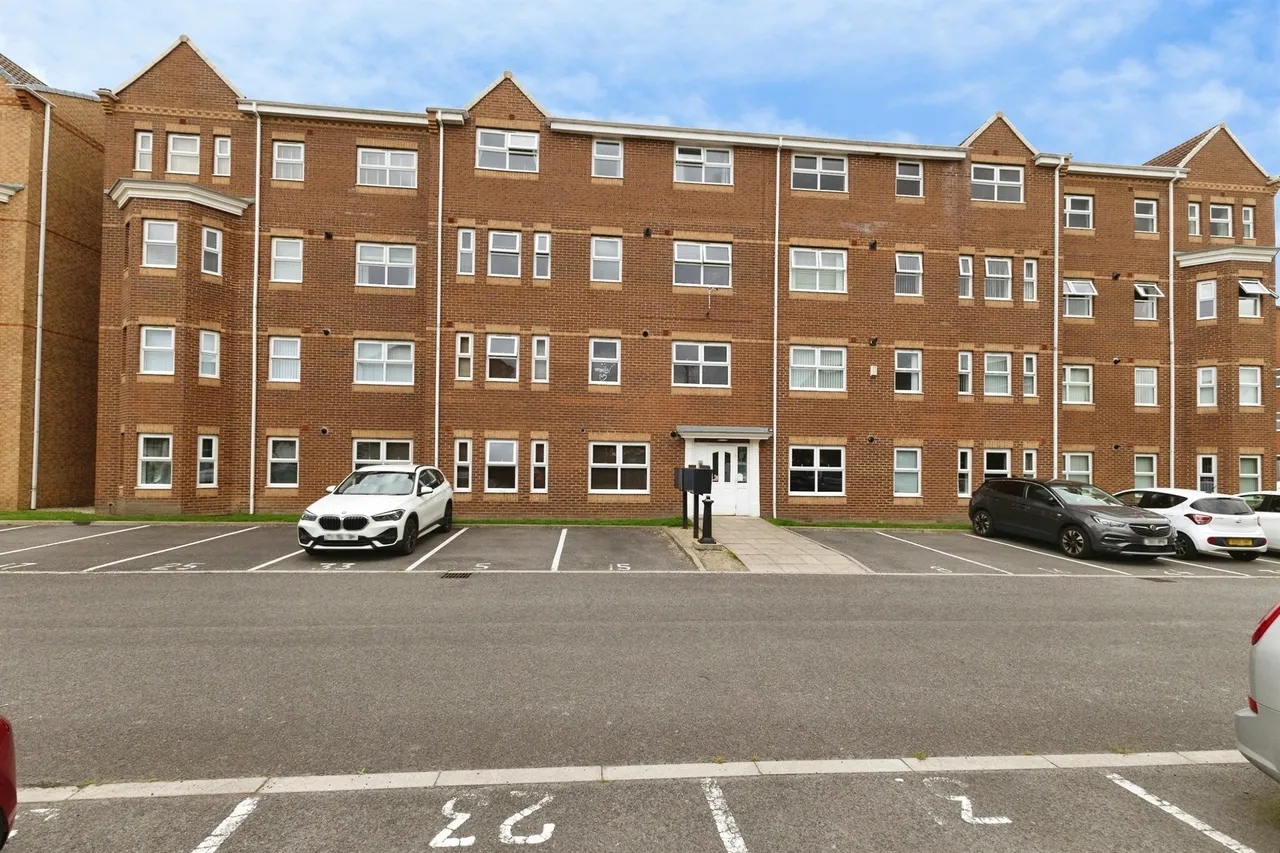 2 bed flat for sale — Lingwood Court, Thornaby, Stockton-On-Tees